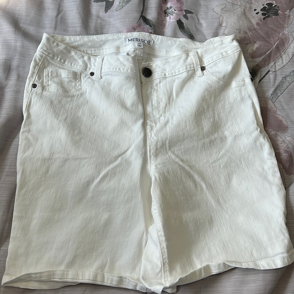 Meri Skye size 14w white jean shorts